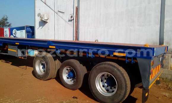 Comprar Usado Bajaj Qute Azul Carro em Maputo em Maputo