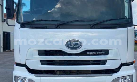 Comprar Usado Isuzu FTR 850 Branco Caminhão em Maputo em Maputo Comprar Usado Isuzu FTR 850 Branco Caminhão em Maputo em Maputo
