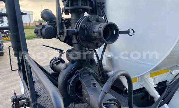 Comprar Usado Isuzu FTR 850 Branco Caminhão em Maputo em Maputo Comprar Usado Isuzu FTR 850 Branco Caminhão em Maputo em Maputo