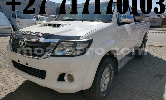 Nunua Ilio tumika Toyota Hilux Nyeupe Gari ndani ya Maputo nchini Maputo