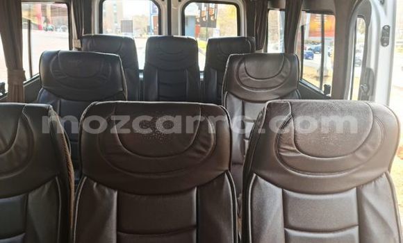 Comprar Usado Mercedes-Benz 740Li Branco Carro em Maputo em Maputo Comprar Usado Mercedes-Benz 740Li Branco Carro em Maputo em Maputo