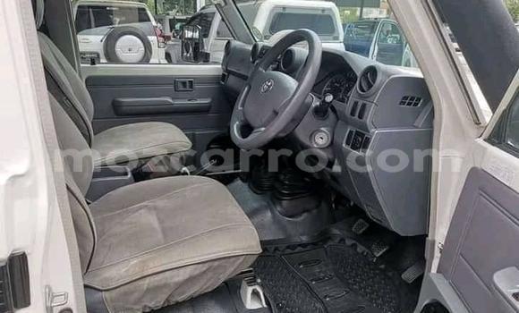 Comprar Usado Toyota Land Cruiser Branco Carro em Maputo em Maputo Comprar Usado Toyota Land Cruiser Branco Carro em Maputo em Maputo