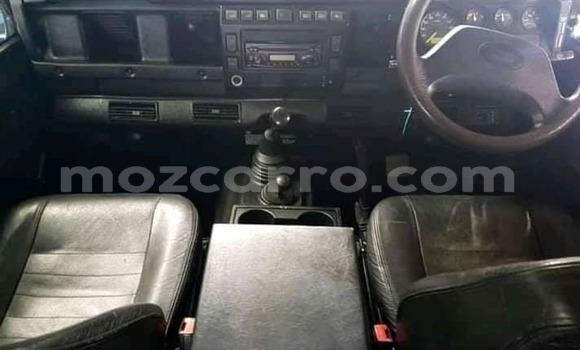 Comprar Usado Land Rover Defender Azul Carro em Maputo em Maputo Comprar Usado Land Rover Defender Azul Carro em Maputo em Maputo