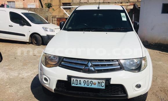 Comprar Usado Mitsubishi Triton Branco Carro em Maputo em Maputo