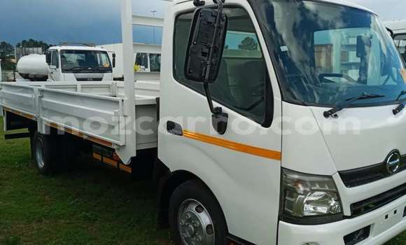 Comprar Usado Hino 300 Series Branco Caminhão em Maputo em Maputo Comprar Usado Hino 300 Series Branco Caminhão em Maputo em Maputo