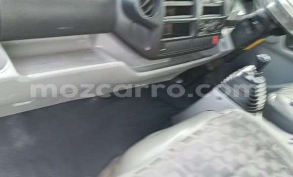 Comprar Usado Hino 300 Series Branco Caminhão em Maputo em Maputo Comprar Usado Hino 300 Series Branco Caminhão em Maputo em Maputo