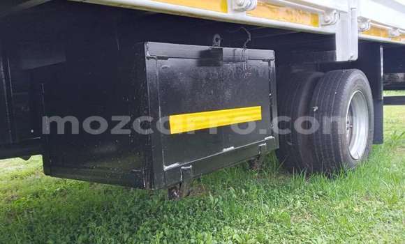 Comprar Usado Hino 300 Series Branco Caminhão em Maputo em Maputo Comprar Usado Hino 300 Series Branco Caminhão em Maputo em Maputo