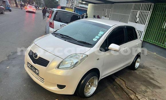 Nunua Ilio tumika Toyota Vitz Nyeupe Gari ndani ya Maputo nchini Maputo