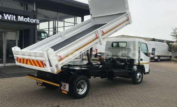 Comprar Usado Mitsubishi Van Branco Caminhão em Maputo em Maputo Comprar Usado Mitsubishi Van Branco Caminhão em Maputo em Maputo