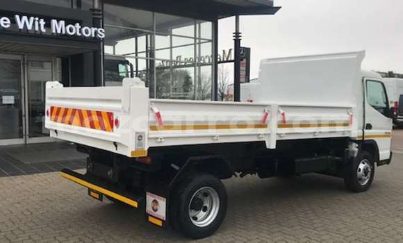 Comprar Usado Mitsubishi Van Branco Caminhão em Maputo em Maputo Comprar Usado Mitsubishi Van Branco Caminhão em Maputo em Maputo