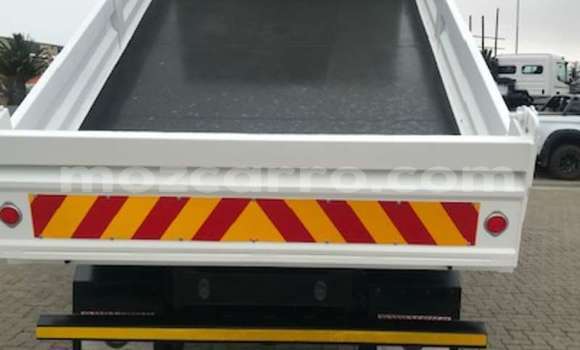 Comprar Usado Mitsubishi Van Branco Caminhão em Maputo em Maputo Comprar Usado Mitsubishi Van Branco Caminhão em Maputo em Maputo