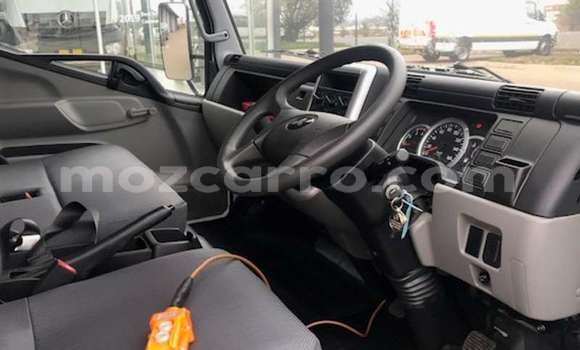 Comprar Usado Mitsubishi Van Branco Caminhão em Maputo em Maputo Comprar Usado Mitsubishi Van Branco Caminhão em Maputo em Maputo