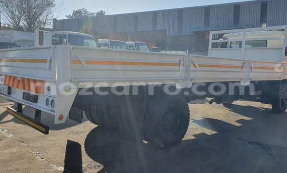 Comprar Usado Nissan UD Branco Caminhão em Maputo em Maputo Comprar Usado Nissan UD Branco Caminhão em Maputo em Maputo