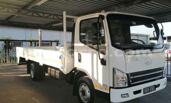 Comprar Usado Mitsubishi L400 Branco Caminhão em Maputo em Maputo Comprar Usado Mitsubishi L400 Branco Caminhão em Maputo em Maputo