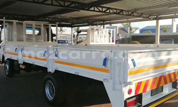 Comprar Usado Mitsubishi L400 Branco Caminhão em Maputo em Maputo Comprar Usado Mitsubishi L400 Branco Caminhão em Maputo em Maputo