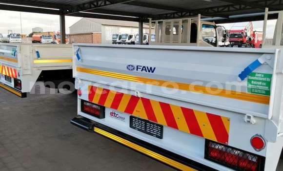 Comprar Usado Mitsubishi L400 Branco Caminhão em Maputo em Maputo Comprar Usado Mitsubishi L400 Branco Caminhão em Maputo em Maputo