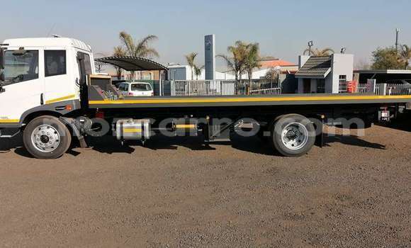 Comprar Usado Mitsubishi L400 Branco Caminhão em Maputo em Maputo Comprar Usado Mitsubishi L400 Branco Caminhão em Maputo em Maputo