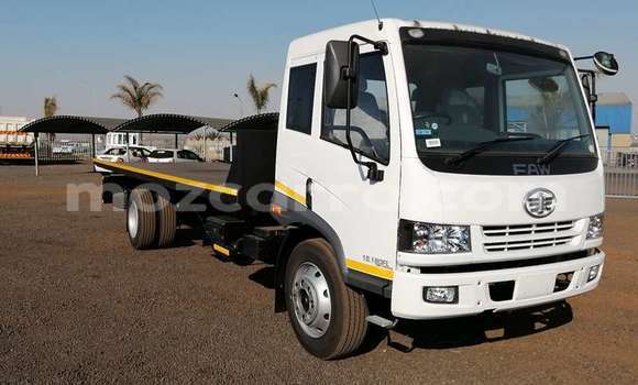 Comprar Usado Mitsubishi L400 Branco Caminhão em Maputo em Maputo Comprar Usado Mitsubishi L400 Branco Caminhão em Maputo em Maputo