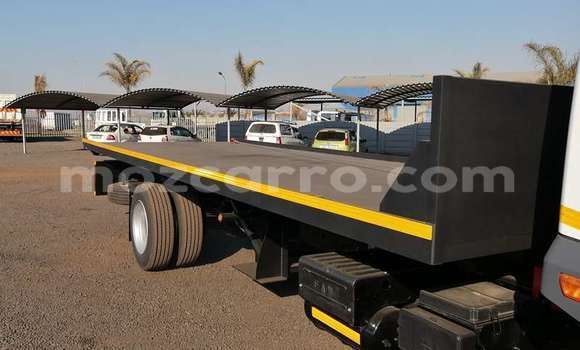 Comprar Usado Mitsubishi L400 Branco Caminhão em Maputo em Maputo Comprar Usado Mitsubishi L400 Branco Caminhão em Maputo em Maputo