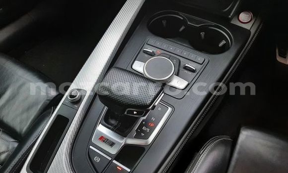 Comprar Usado Audi RS5 Branco Carro em Maputo em Maputo Comprar Usado Audi RS5 Branco Carro em Maputo em Maputo