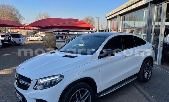 Comprar Usado Mercedes-Benz GLC 250D Branco Carro em Maputo em Maputo Comprar Usado Mercedes-Benz GLC 250D Branco Carro em Maputo em Maputo
