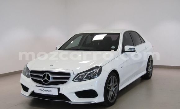 Comprar Usado Mercedes‒Benz E-Class Branco Carro em Maputo em Maputo
