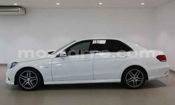 Nunua Ilio tumika Mercedes‒Benz E-Class Nyeupe Gari ndani ya Maputo nchini Maputo Nunua Ilio tumika Mercedes‒Benz E-Class Nyeupe Gari ndani ya Maputo nchini Maputo
