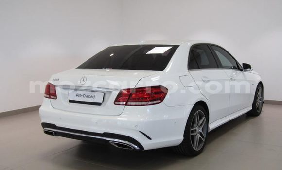 Nunua Ilio tumika Mercedes‒Benz E-Class Nyeupe Gari ndani ya Maputo nchini Maputo Nunua Ilio tumika Mercedes‒Benz E-Class Nyeupe Gari ndani ya Maputo nchini Maputo