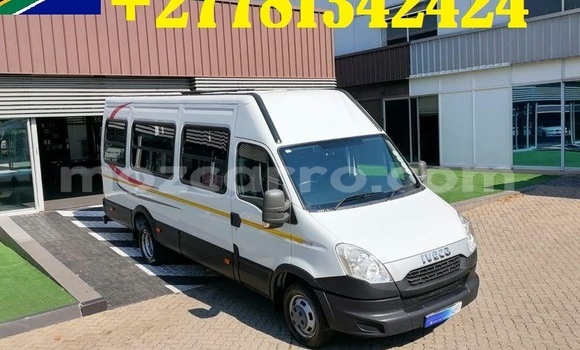 Comprar Usado IVECO Massif Branco Carro em Maputo em Maputo