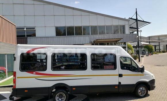 Comprar Usado IVECO Massif Branco Carro em Maputo em Maputo Comprar Usado IVECO Massif Branco Carro em Maputo em Maputo