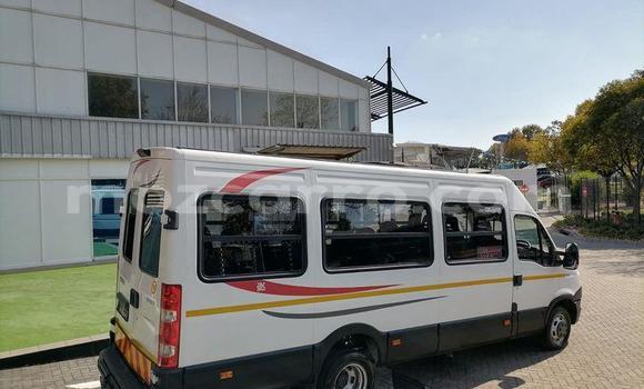 Comprar Usado IVECO Massif Branco Carro em Maputo em Maputo Comprar Usado IVECO Massif Branco Carro em Maputo em Maputo