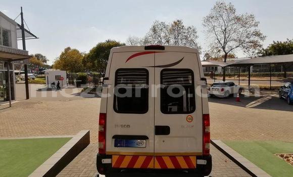 Comprar Usado IVECO Massif Branco Carro em Maputo em Maputo Comprar Usado IVECO Massif Branco Carro em Maputo em Maputo