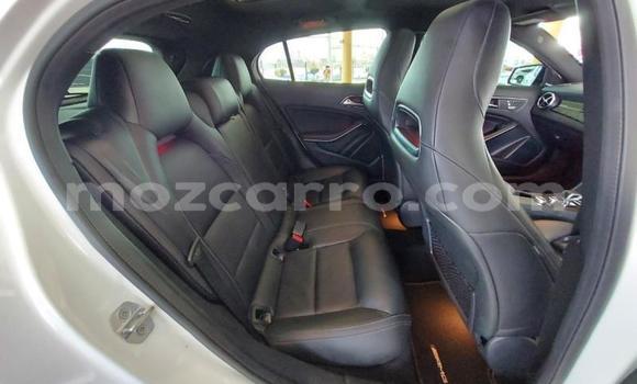 Comprar Usado Mercedes-Benz C-Classe Branco Carro em Maputo em Maputo Comprar Usado Mercedes-Benz C-Classe Branco Carro em Maputo em Maputo