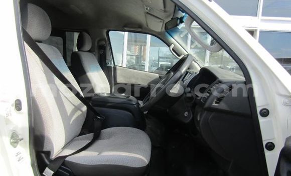 Comprar Usado Toyota Grand HiAce Branco Carro em Maputo em Maputo Comprar Usado Toyota Grand HiAce Branco Carro em Maputo em Maputo