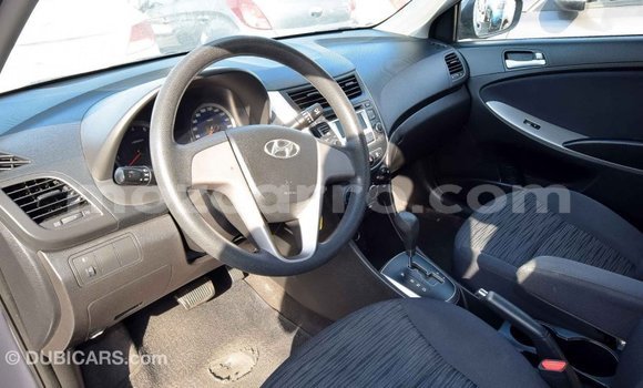 Comprar Importar Hyundai Accent De outros Carro em Import - Dubai em Cabo Delgado Comprar Importar Hyundai Accent De outros Carro em Import - Dubai em Cabo Delgado
