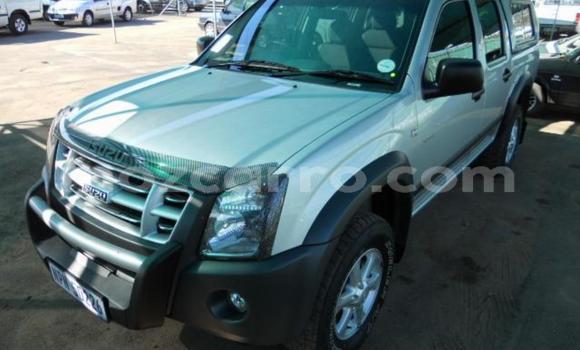 Comprar Usado Isuzu KB Prata Carro em Maputo em Maputo Comprar Usado Isuzu KB Prata Carro em Maputo em Maputo