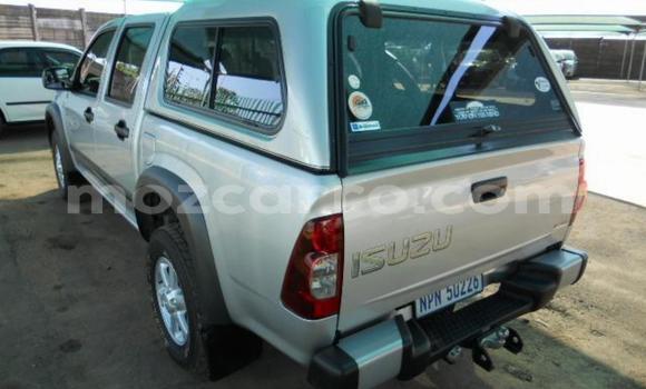 Comprar Usado Isuzu KB Prata Carro em Maputo em Maputo Comprar Usado Isuzu KB Prata Carro em Maputo em Maputo