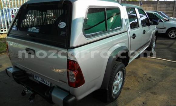 Comprar Usado Isuzu KB Prata Carro em Maputo em Maputo Comprar Usado Isuzu KB Prata Carro em Maputo em Maputo