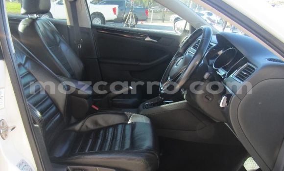 Buy Used Volkswagen Jetta White Car in Búzi in Sofala Buy Used Volkswagen Jetta White Car in Búzi in Sofala