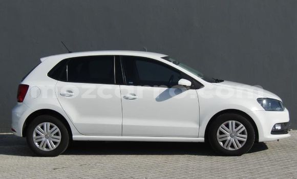 Nunua Ilio tumika Volkswagen Polo Nyeupe Gari ndani ya Balama nchini Cabo Delgado Nunua Ilio tumika Volkswagen Polo Nyeupe Gari ndani ya Balama nchini Cabo Delgado