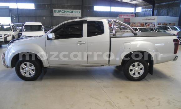 Comprar Usado Isuzu KB Prata Carro em Maputo em Maputo Comprar Usado Isuzu KB Prata Carro em Maputo em Maputo
