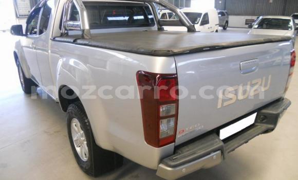 Comprar Usado Isuzu KB Prata Carro em Maputo em Maputo Comprar Usado Isuzu KB Prata Carro em Maputo em Maputo