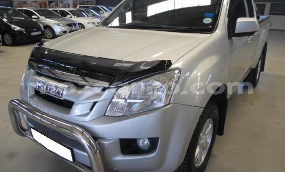 Comprar Usado Isuzu KB Prata Carro em Maputo em Maputo Comprar Usado Isuzu KB Prata Carro em Maputo em Maputo