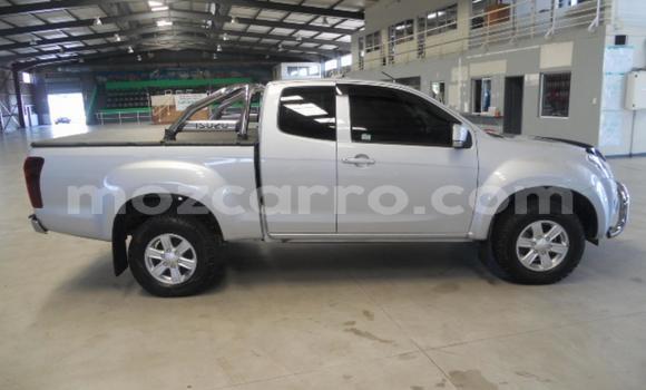 Comprar Usado Isuzu KB Prata Carro em Maputo em Maputo Comprar Usado Isuzu KB Prata Carro em Maputo em Maputo