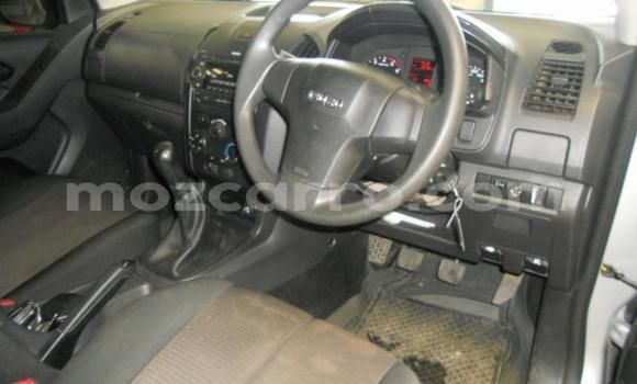 Comprar Usado Isuzu KB Prata Carro em Maputo em Maputo Comprar Usado Isuzu KB Prata Carro em Maputo em Maputo