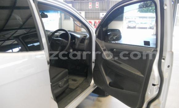 Comprar Usado Isuzu KB Prata Carro em Maputo em Maputo Comprar Usado Isuzu KB Prata Carro em Maputo em Maputo