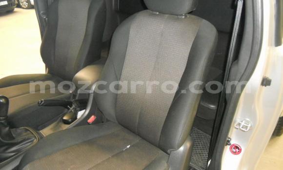 Comprar Usado Isuzu KB Prata Carro em Maputo em Maputo Comprar Usado Isuzu KB Prata Carro em Maputo em Maputo