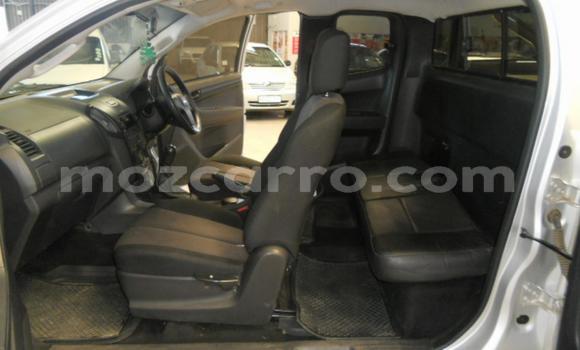 Comprar Usado Isuzu KB Prata Carro em Maputo em Maputo Comprar Usado Isuzu KB Prata Carro em Maputo em Maputo
