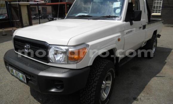 Comprar Usado Toyota Land Cruiser Branco Carro em Maputo em Maputo Comprar Usado Toyota Land Cruiser Branco Carro em Maputo em Maputo