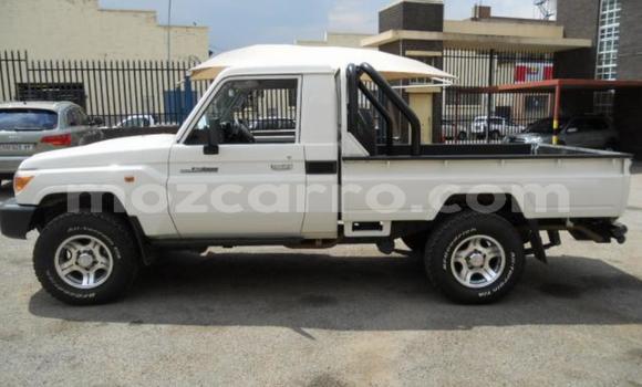 Comprar Usado Toyota Land Cruiser Branco Carro em Maputo em Maputo Comprar Usado Toyota Land Cruiser Branco Carro em Maputo em Maputo